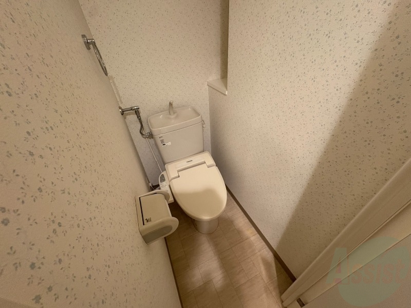 トイレ　こちらはトイレです。清潔感があり、安心して使用できます。