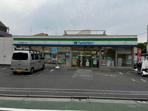 コンビニ　ファミリーマート 板橋東新町二丁目店（コンビニ）まで701m