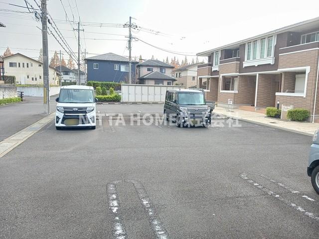 駐車場　敷地内に駐車場も完備！！