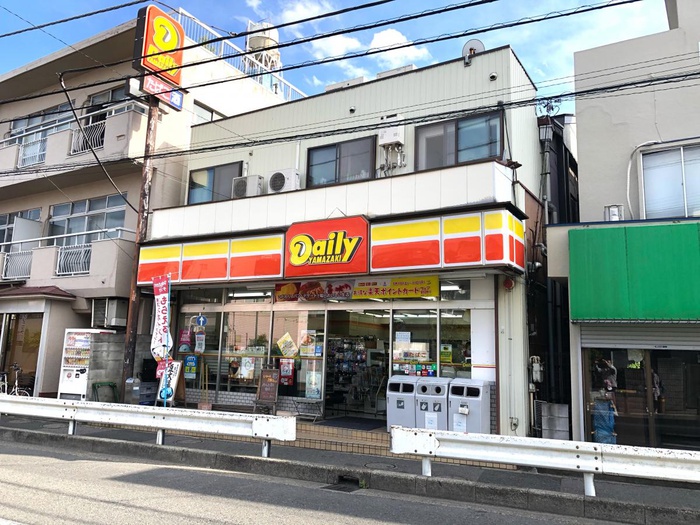 コンビニ　デイリーヤマザキ（コンビニ）まで350m