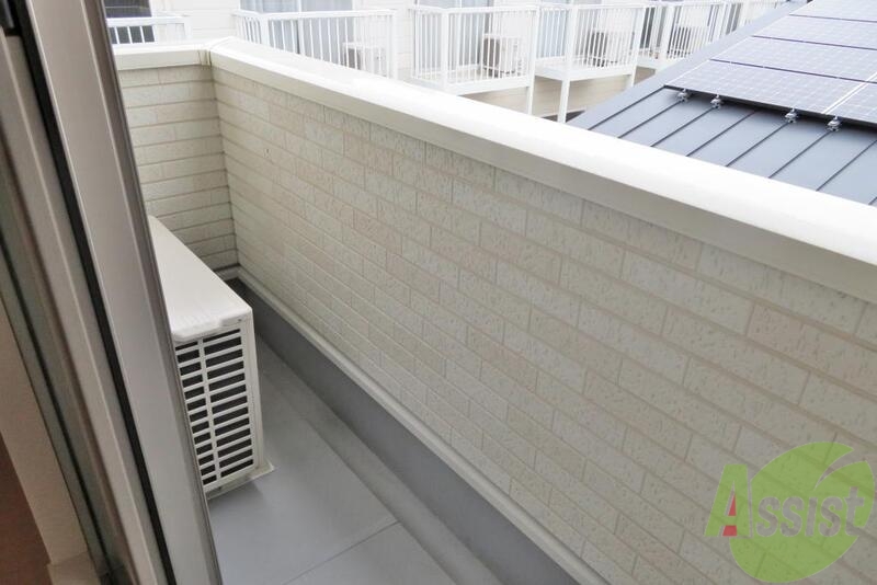 バルコニー　ベランダも広い。高い建物もなく、あかるいです。