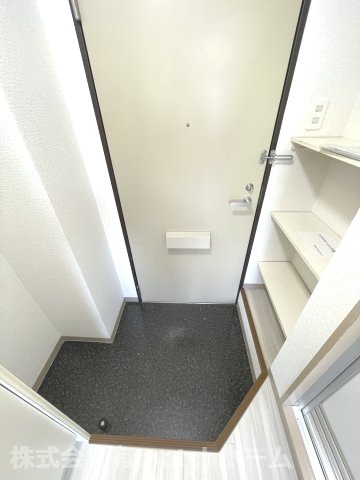 玄関　(参考)代表的な室内写真をイメージとして掲載しています
