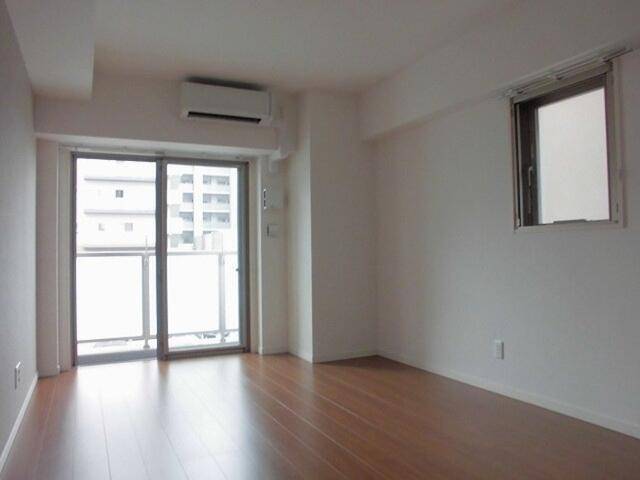 居室・リビング　南向きのお部屋です