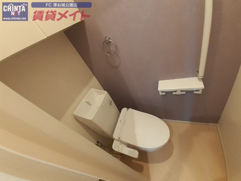 トイレ　同型反転写真です。