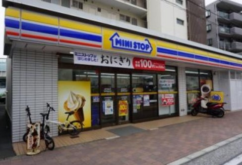 コンビニ　ミニストップ 星川駅北口店（コンビニ）まで528m