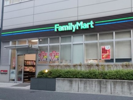 コンビニ　ファミリーマート新橋五丁目店（コンビニ）まで257m