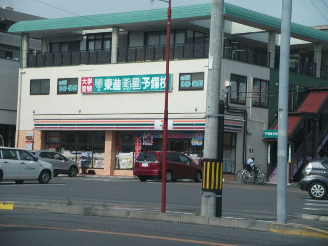 コンビニ　セブンイレブン（コンビニ）まで650m