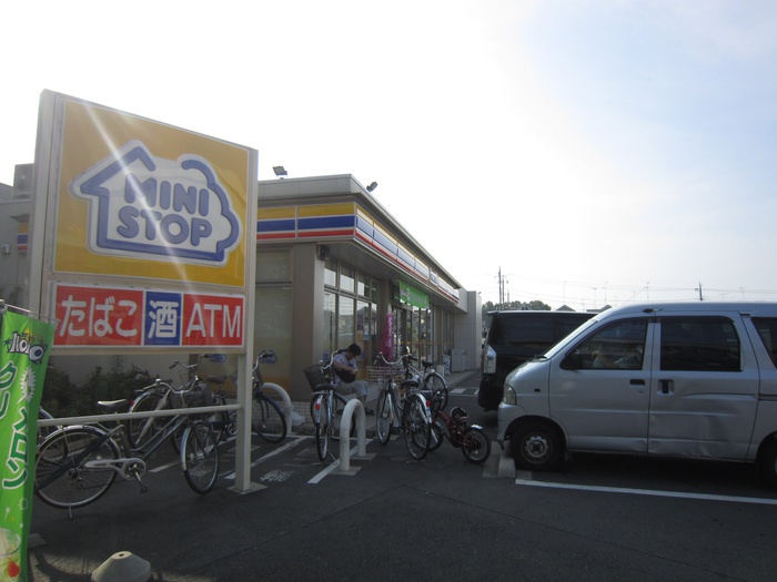 コンビニ　ミニストップ（コンビニ）まで586m