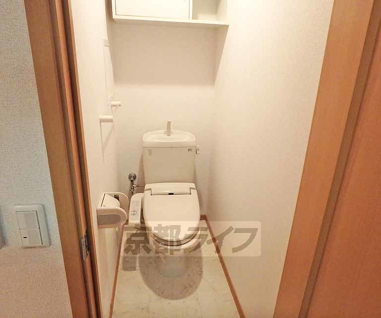 トイレ　清潔感のあるトレイです