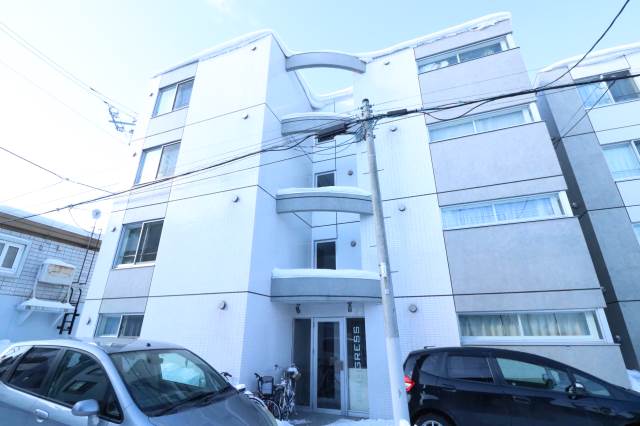 建物外観　鉄筋コンクリート４階建て♪