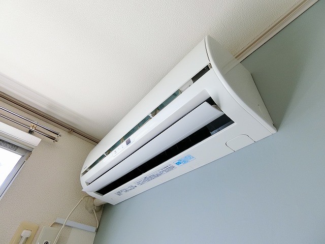 その他設備　暑い夏や寒い冬に大活躍のエアコン付きです☆冷暖房完備で1年中
