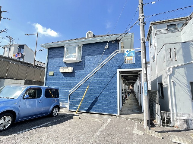 建物外観　小田急線「新百合ヶ丘」駅まで徒歩圏内！コンビニが近くて便利な