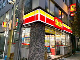 コンビニ　デイリーヤマザキ日本橋室町1丁目店（コンビニ）まで353m