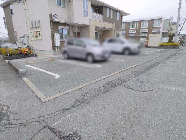 駐車場　図面と現状に相違がある場合には現状を優先．．．