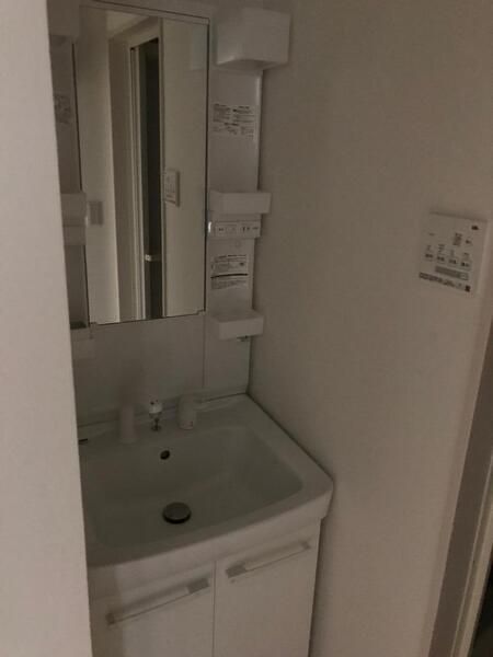 洗面設備　使いやすい独立洗面台です