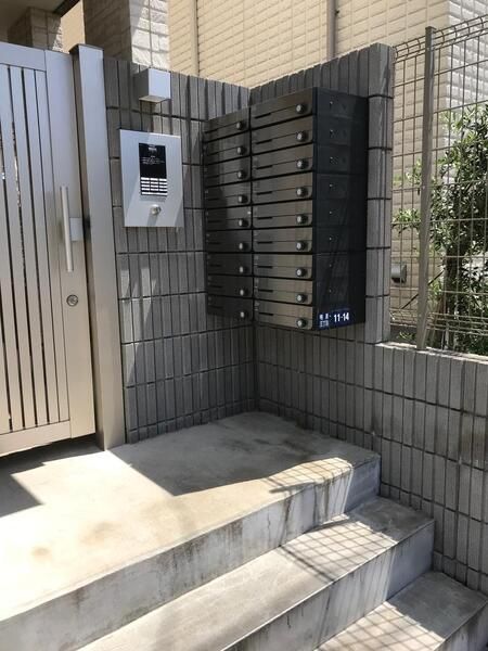 エントランス　清潔なエントランスです