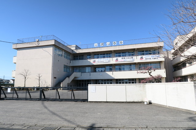 中学校　青梅市立泉中学校（中学校）まで750m