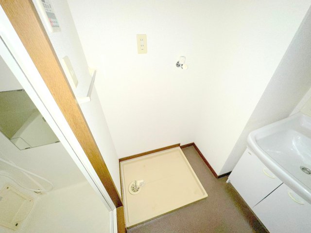 その他設備　室内に洗濯機置場があれば雨の日でも濡れる心配がございませんね