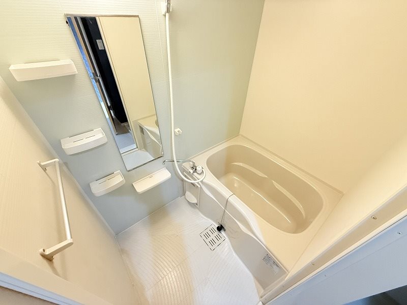 バス・シャワールーム　コンパクトで使いやすいお風呂です