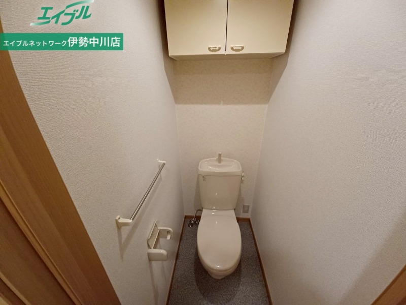 トイレ　同物件別室反転タイプ画像