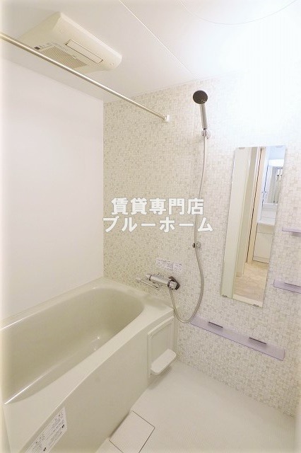 バス・シャワールーム　浴室乾燥機付き！