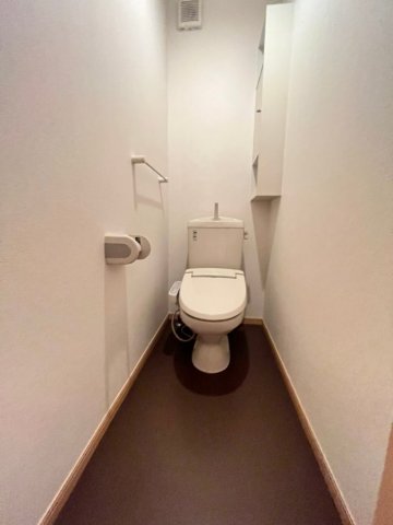 トイレ　別号室の写真です。ご参考までに