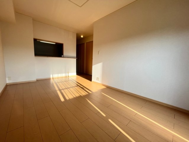 居室・リビング　別号室の写真です。ご参考までに