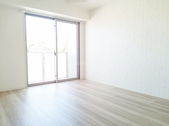 居室・リビング　アクセントクロスが素敵なお部屋です☆