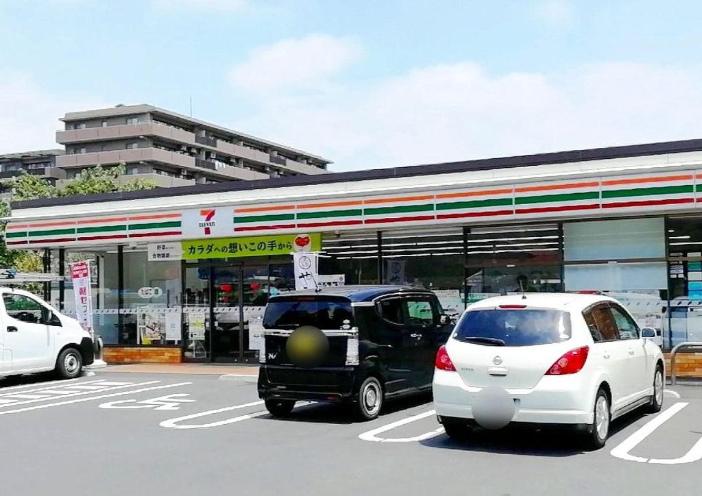 コンビニ　セブンイレブン川口戸塚3丁目店（コンビニ）まで320m