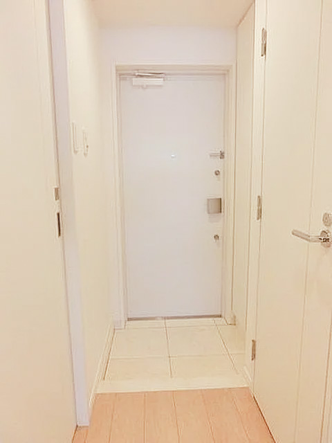 玄関　※別部屋参考写真