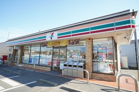 コンビニ　セブンイレブン 四街道めいわ4丁目店（コンビニ）まで697m