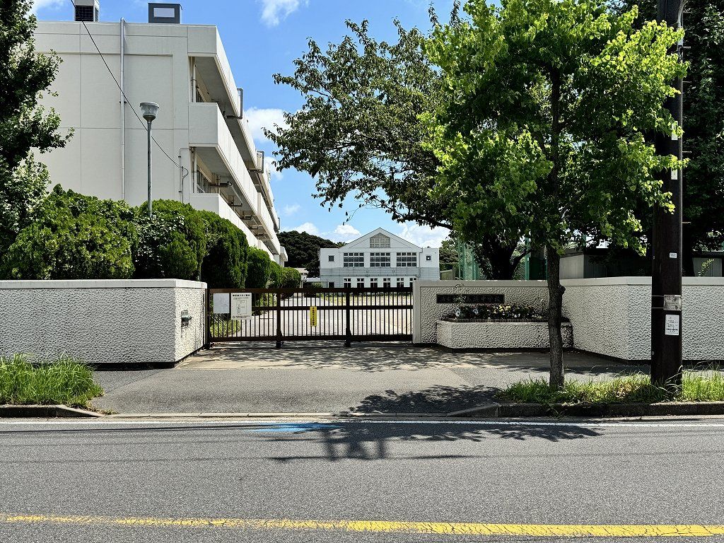 中学校　浦安市立美浜中学校（中学校）まで250m