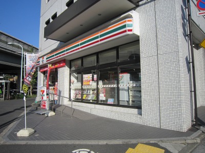 コンビニ　セブンイレブン港区南青山7丁目店（コンビニ）まで90m