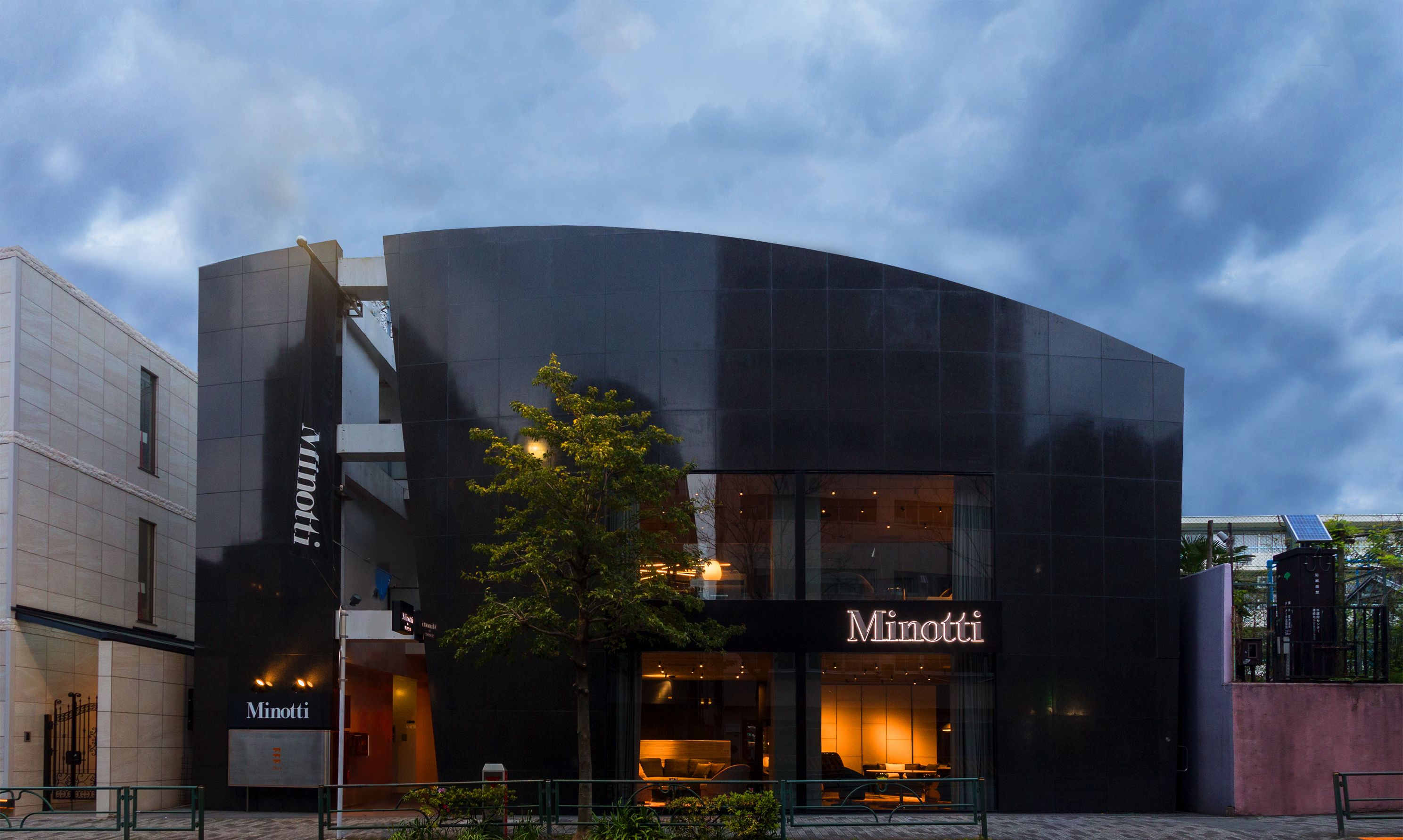 ホームセンター　Minotti　BOUTIQUE　AOYAMA（ホームセンター）まで430m