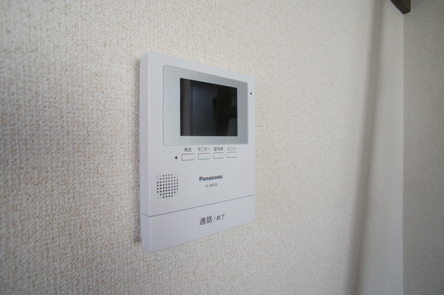 セキュリティ　映像で来訪者確認ができる、ＴＶモニタ付インターホン付き◎