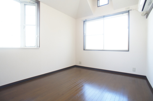 居室・リビング　２面採光なので、明るく風通しのよいお部屋です♪