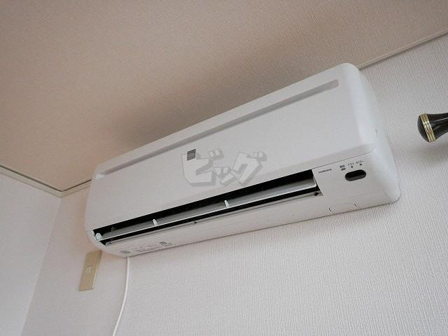 その他設備　夏もカラッと快適なエアコン付き♪