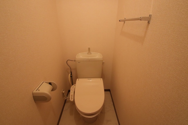 トイレ　※他のお部屋の参考写真です