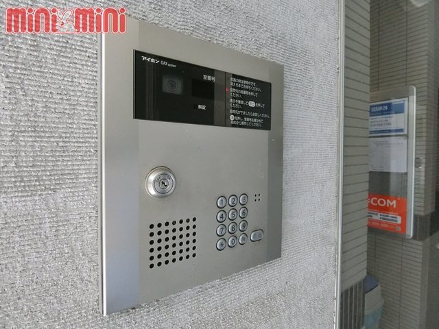 エントランス　オートロックで安心です。