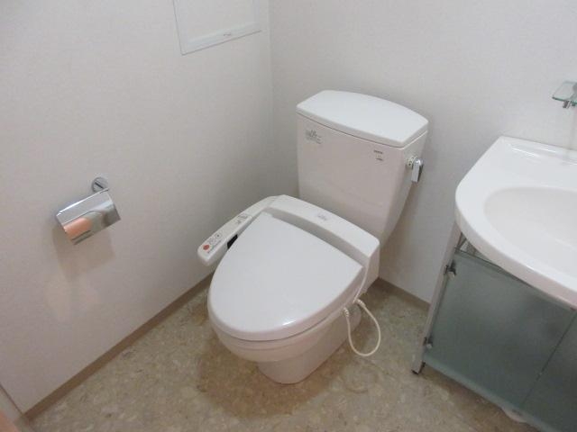 トイレ　清潔感のあるトイレですよ。