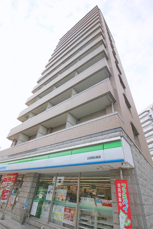 コンビニ　ファミリーマート広島白島店（コンビニ）まで565m