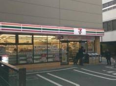 コンビニ　セブンイレブン北区田端新町3丁目店（コンビニ）まで65m