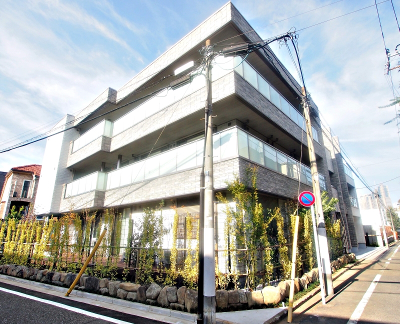 2LDK Mansion in Shibuya, Tokyo - Image 1