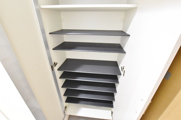 エントランス　★トールタイプシューズBOXなので棚を外せばブーツも置けます