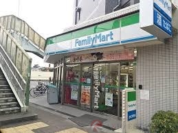 コンビニ　ファミリーマート新大阪駅東口店（コンビニ）まで327m