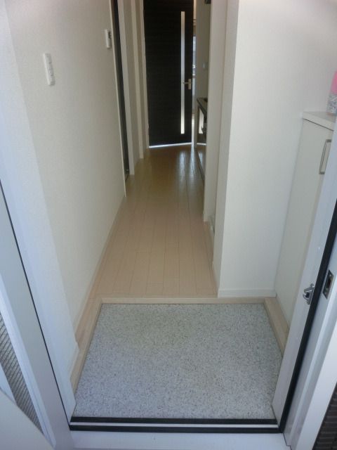 玄関　玄関下駄箱あり