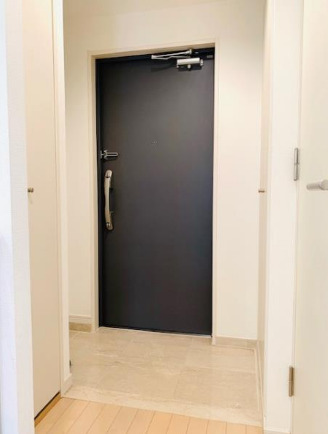 玄関　※別部屋の参考写真です。