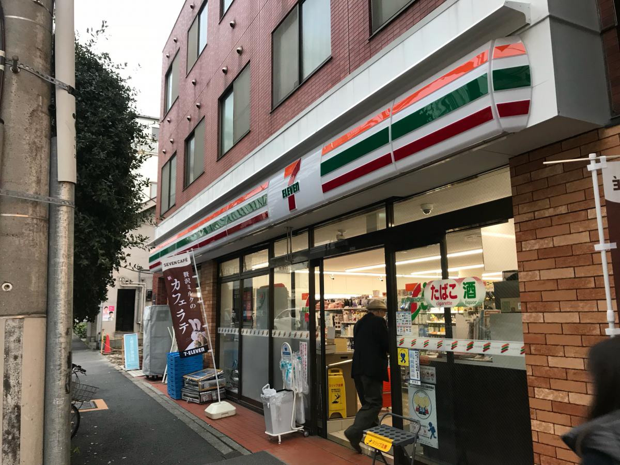 コンビニ　セブンイレブン牛込北町店（コンビニ）まで413m