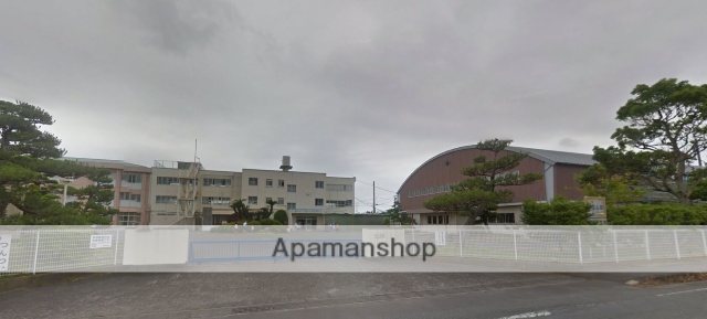 小学校　中小学校（小学校）まで1011m