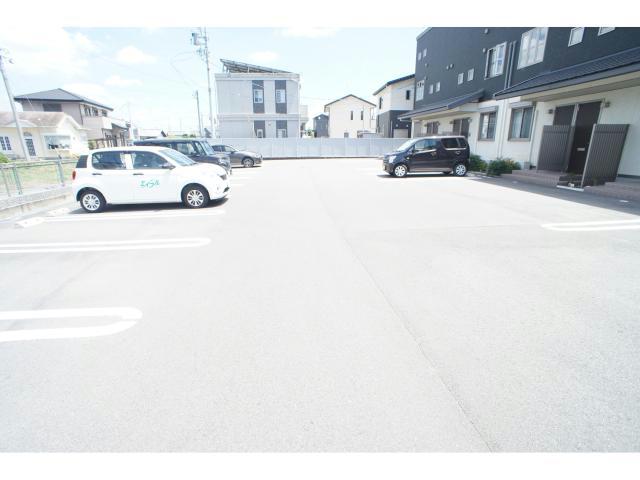 駐車場　駐車場